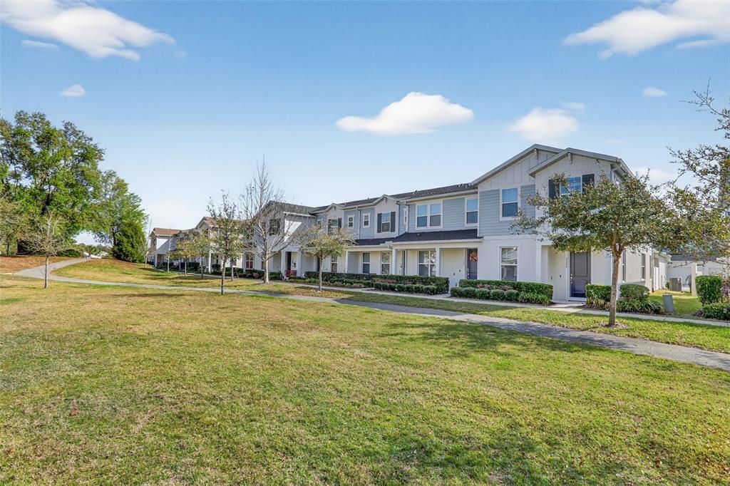 Activo con contrato: $416,900 (3 camas, 3 baños, 1809 Pies cuadrados)