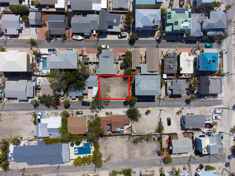 Active With Contract: $400,000 (0.07 acres)