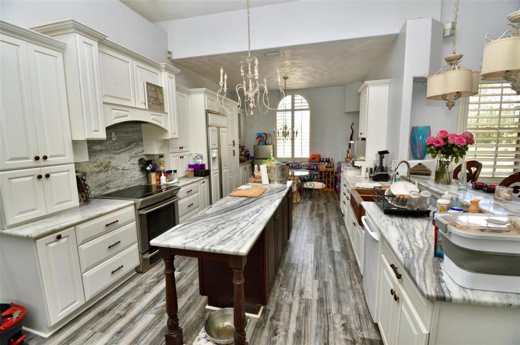 For Sale: $742,500 (3 beds, 2 baths, 2401 Square Feet)