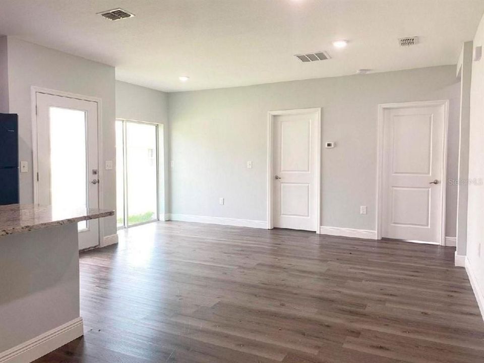 For Rent: $1,597 (3 beds, 2 baths, 1005 Square Feet)
