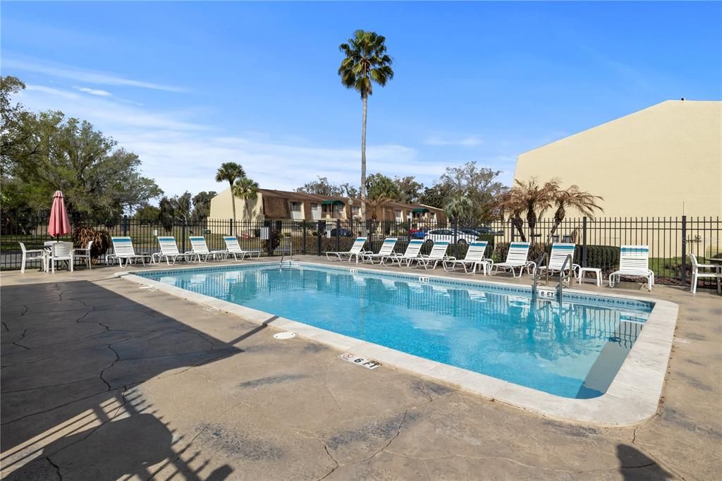 待售: $139,000 (2 贝兹, 2 浴室, 812 平方英尺)