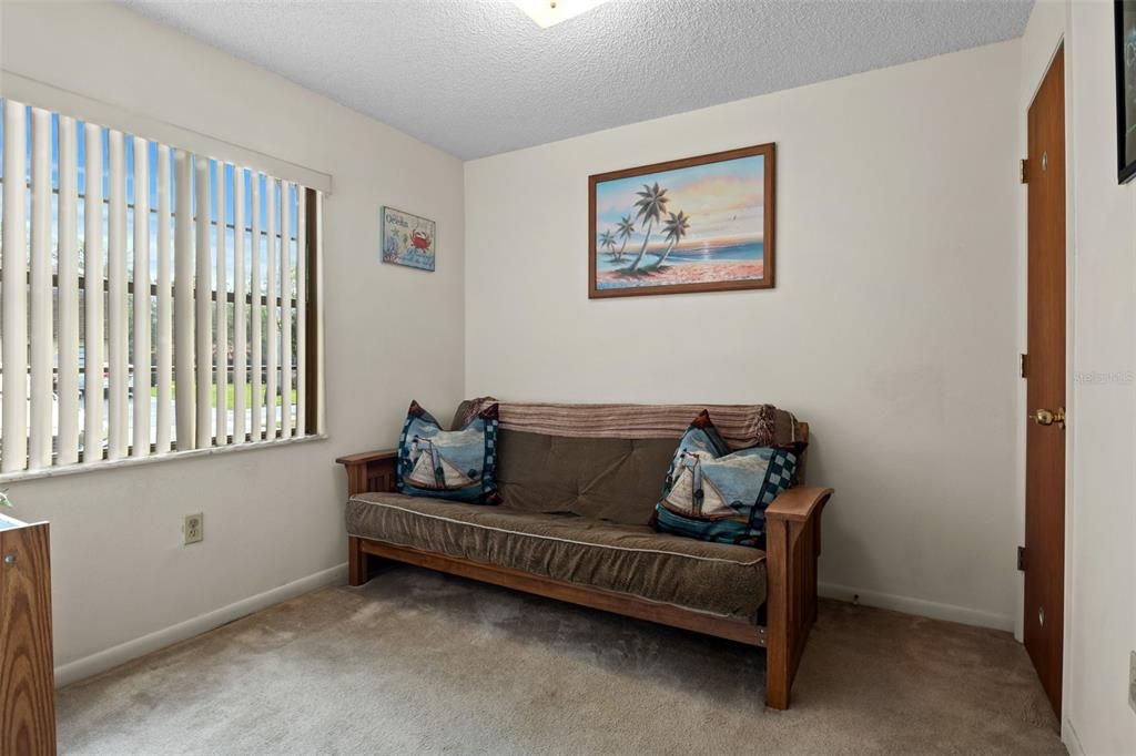 待售: $139,000 (2 贝兹, 2 浴室, 812 平方英尺)