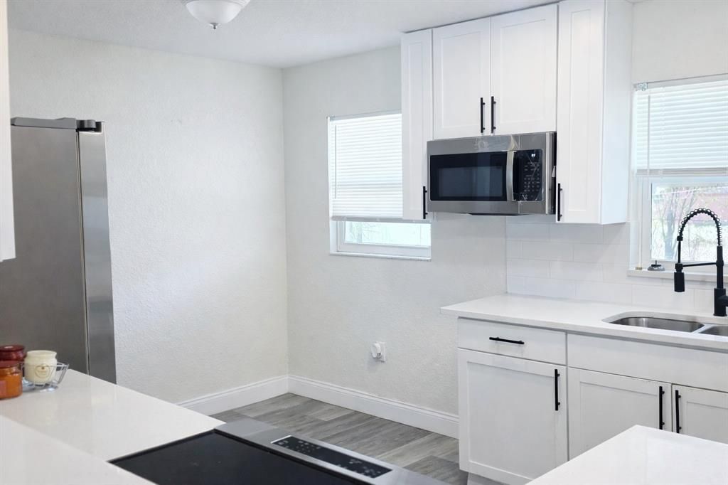 En Venta: $294,000 (4 camas, 3 baños, 1456 Pies cuadrados)