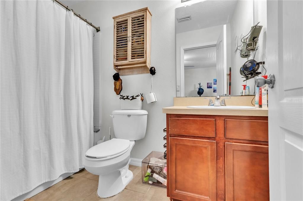 На продажу: $249,999 (3 спален, 2 ванн, 1649 Квадратных фут)