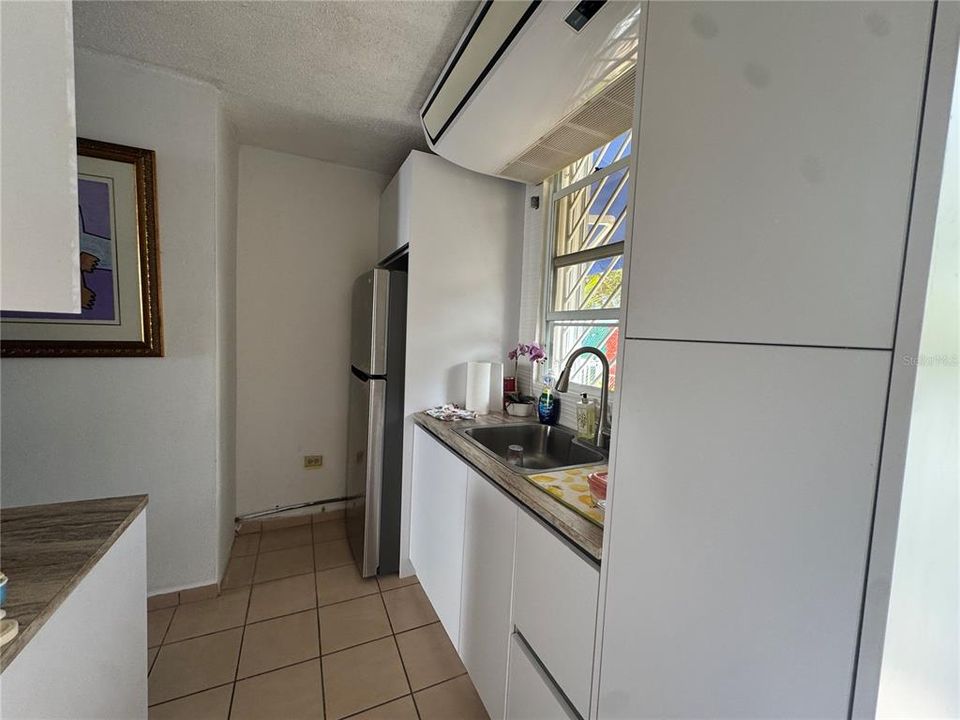 For Sale: $400,000 (2 beds, 2 baths, 965 Square Feet)