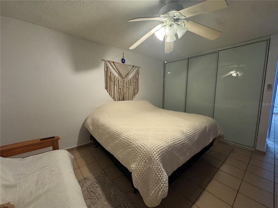 For Sale: $400,000 (2 beds, 2 baths, 965 Square Feet)
