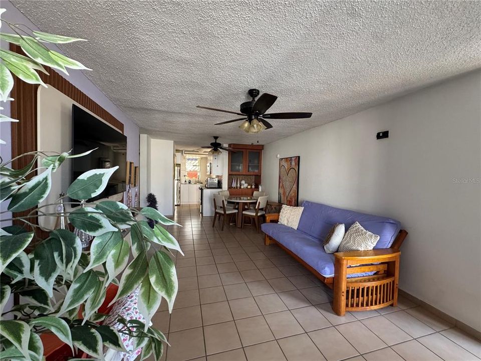 For Sale: $400,000 (2 beds, 2 baths, 965 Square Feet)