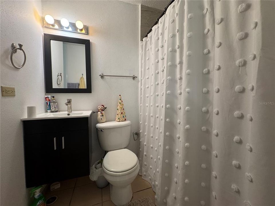 For Sale: $400,000 (2 beds, 2 baths, 965 Square Feet)
