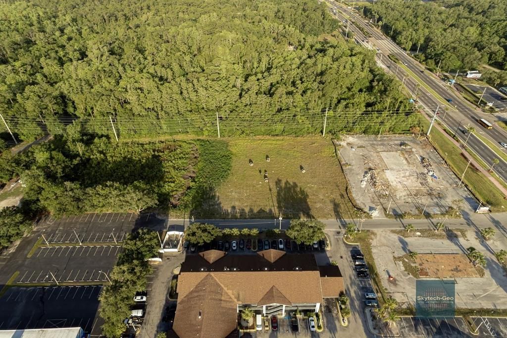 待售: $6,900,000 (4.53 acres)