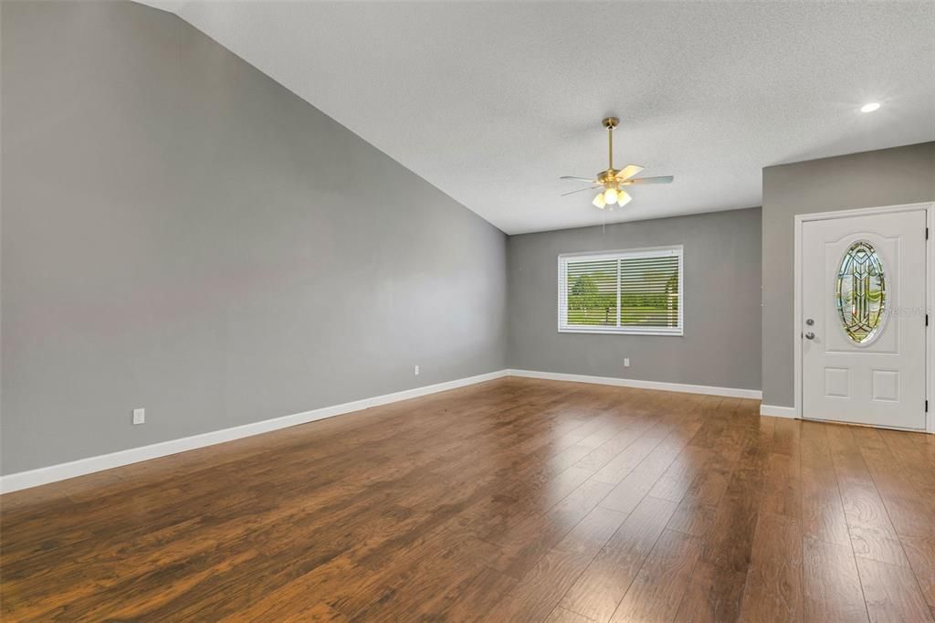 Active With Contract: $375,000 (2 beds, 2 baths, 1420 Square Feet)