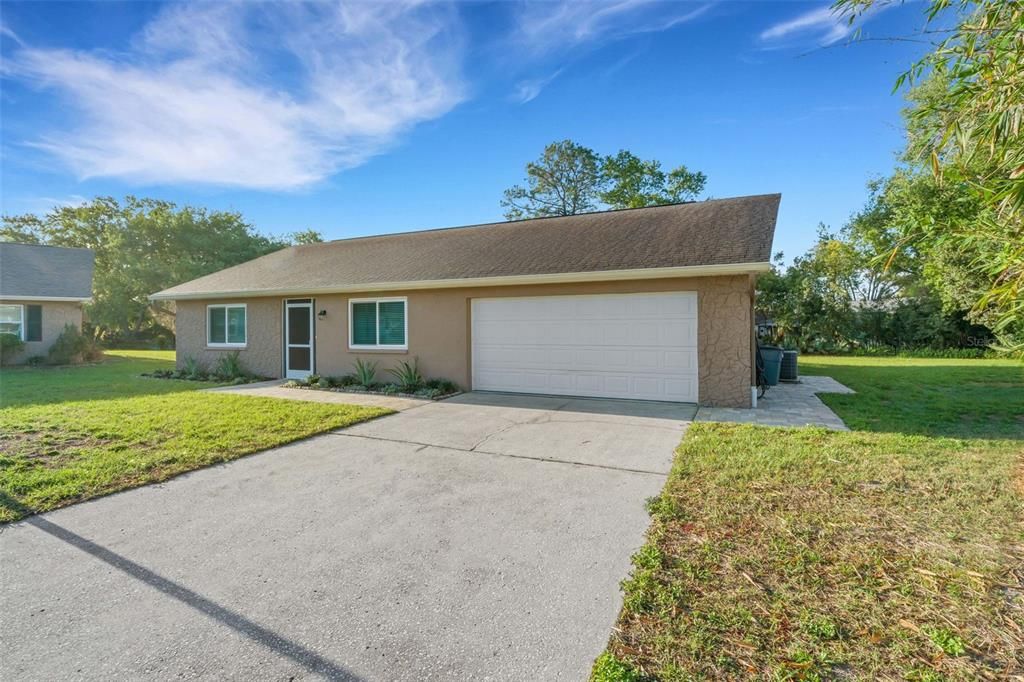 Active With Contract: $375,000 (2 beds, 2 baths, 1420 Square Feet)