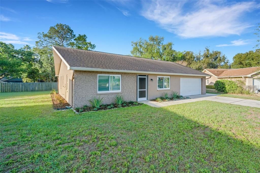 Active With Contract: $375,000 (2 beds, 2 baths, 1420 Square Feet)