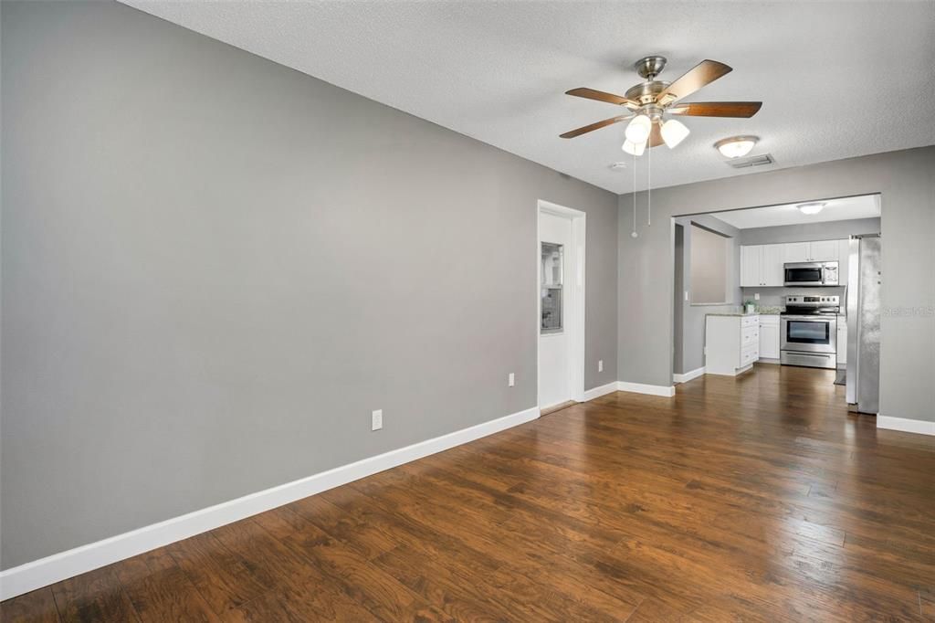 Active With Contract: $375,000 (2 beds, 2 baths, 1420 Square Feet)