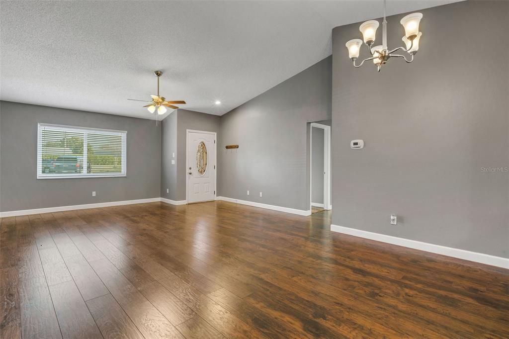 Active With Contract: $375,000 (2 beds, 2 baths, 1420 Square Feet)
