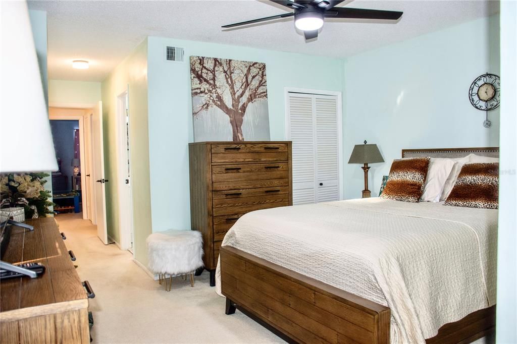 For Sale: $363,199 (4 beds, 2 baths, 1982 Square Feet)