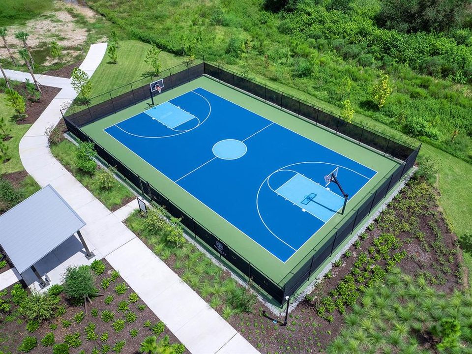 Под контрактом: $1,960,000 (3 спален, 3 ванн, 2841 Квадратных фут)
