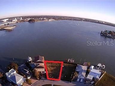 待售: $1,299,000 (0.11 acres)