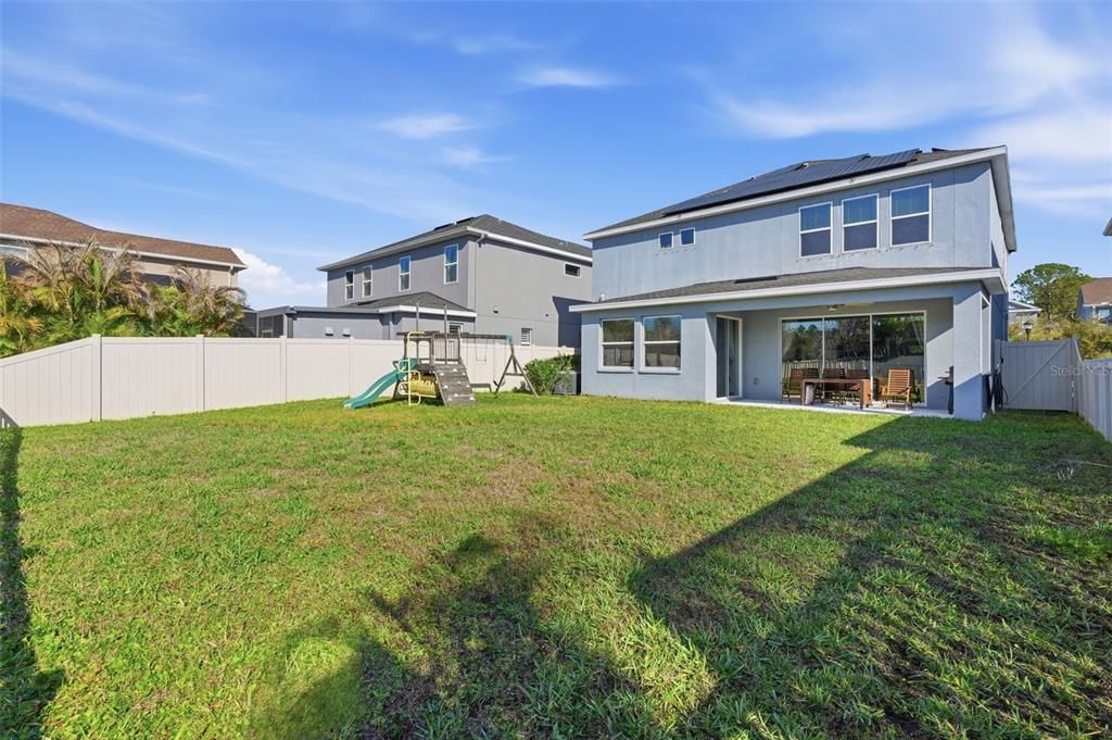 合同活跃: $699,900 (4 贝兹, 3 浴室, 2827 平方英尺)
