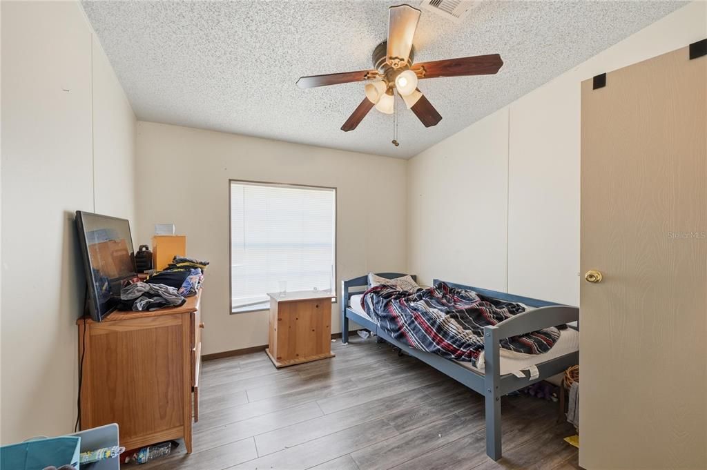 For Sale: $339,900 (6 beds, 4 baths, 2526 Square Feet)