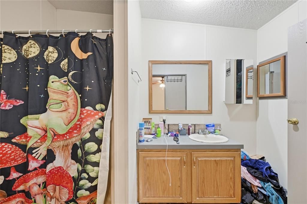 For Sale: $339,900 (6 beds, 4 baths, 2526 Square Feet)