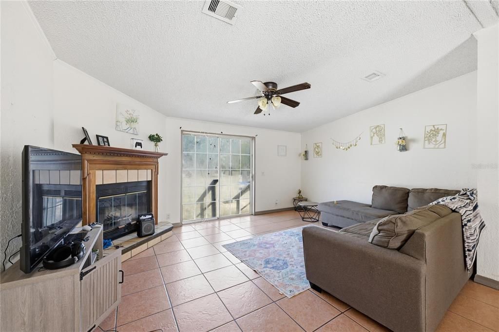 For Sale: $339,900 (6 beds, 4 baths, 2526 Square Feet)