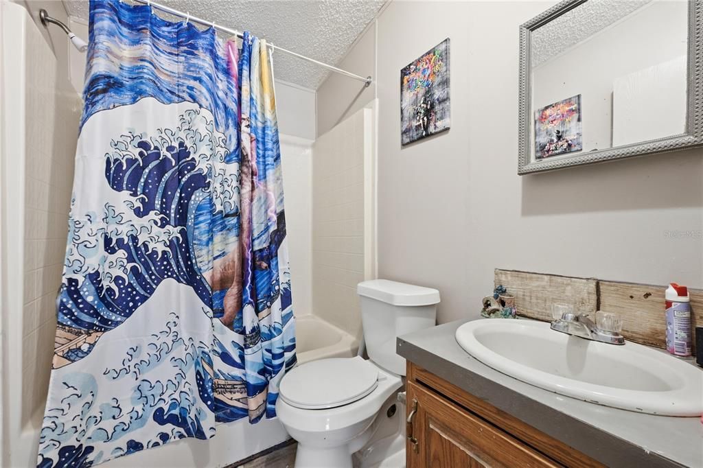 For Sale: $339,900 (6 beds, 4 baths, 2526 Square Feet)