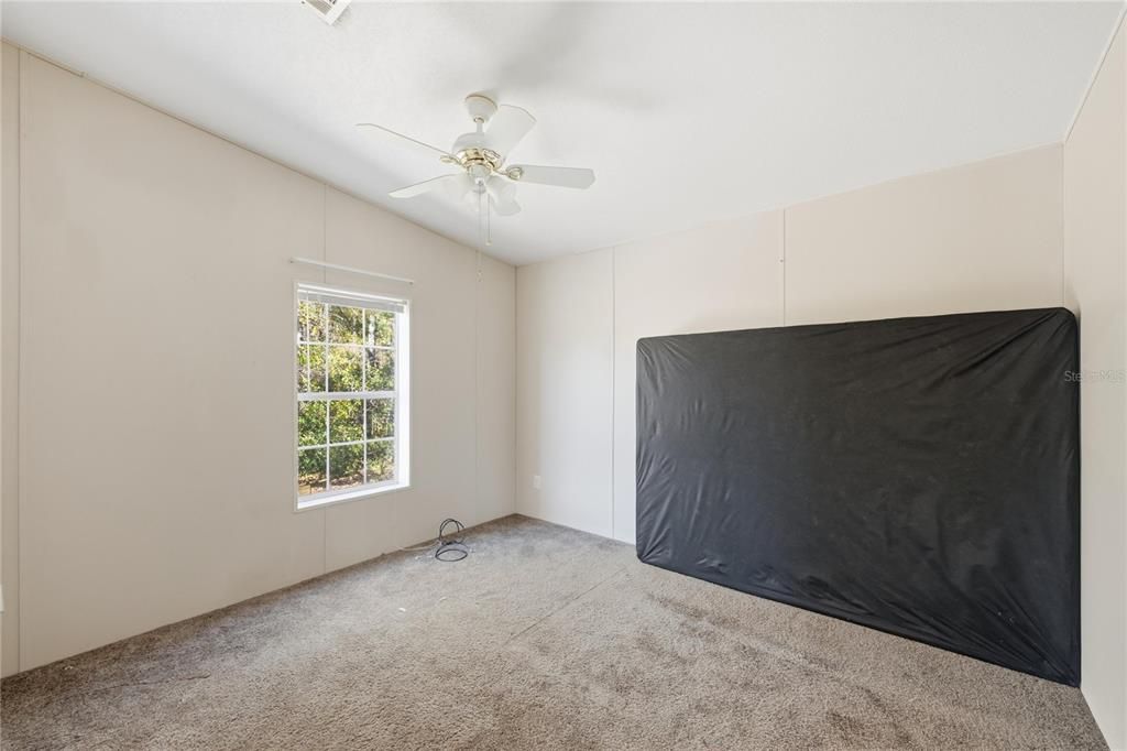For Sale: $339,900 (6 beds, 4 baths, 2526 Square Feet)