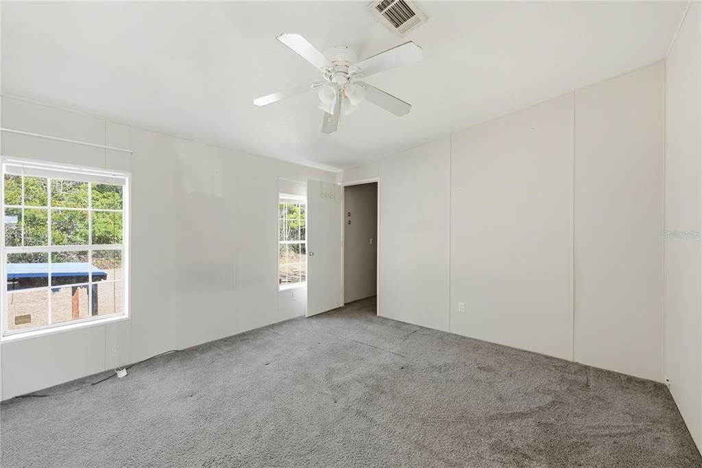 For Sale: $339,900 (6 beds, 4 baths, 2526 Square Feet)