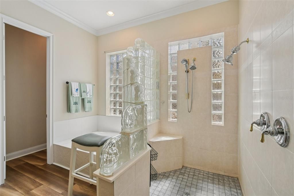 For Sale: $1,499,000 (4 beds, 3 baths, 2674 Square Feet)
