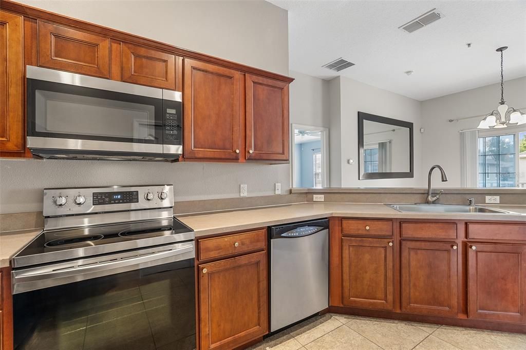 待售: $210,000 (2 贝兹, 2 浴室, 1316 平方英尺)