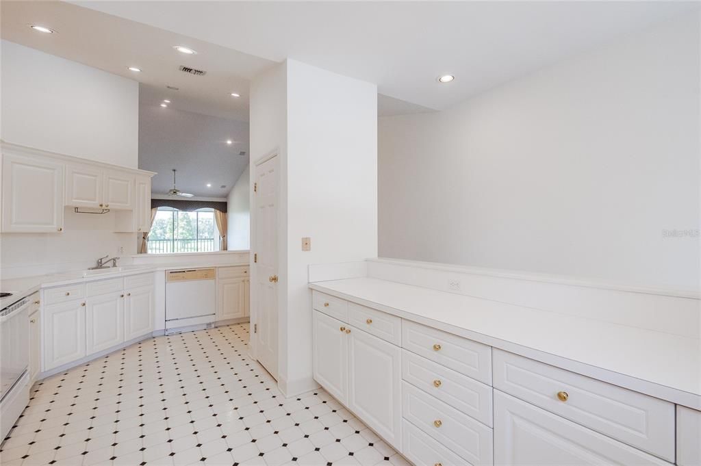 For Rent: $2,200 (3 beds, 2 baths, 1349 Square Feet)