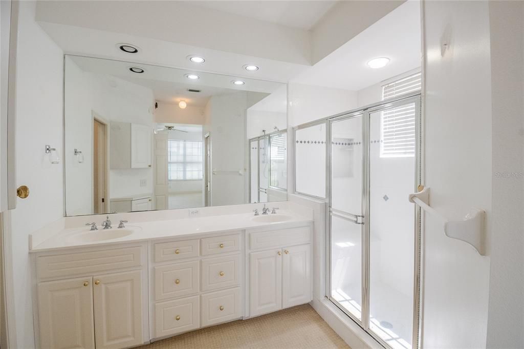 For Rent: $2,200 (3 beds, 2 baths, 1349 Square Feet)