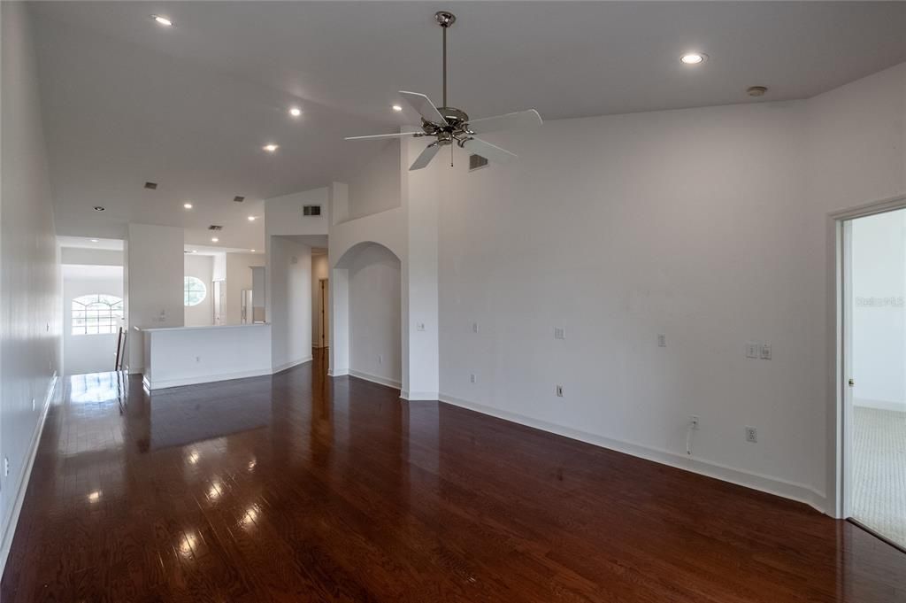 For Rent: $2,200 (3 beds, 2 baths, 1349 Square Feet)