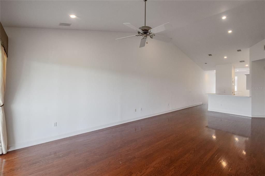 For Rent: $2,200 (3 beds, 2 baths, 1349 Square Feet)