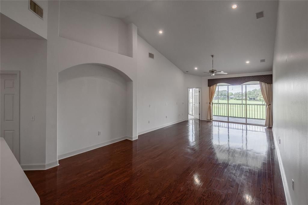 For Rent: $2,200 (3 beds, 2 baths, 1349 Square Feet)