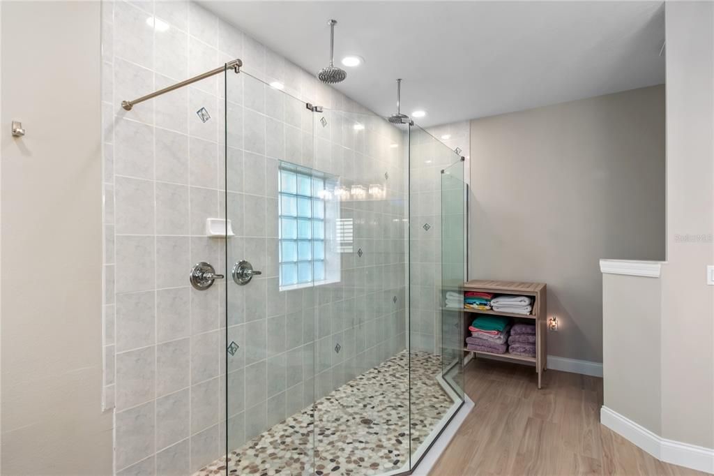 En Venta: $1,399,000 (3 camas, 3 baños, 3369 Pies cuadrados)