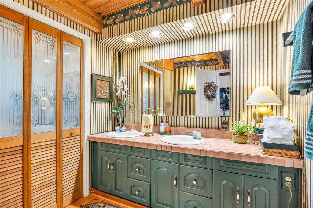 En Venta: $849,900 (5 camas, 3 baños, 3465 Pies cuadrados)