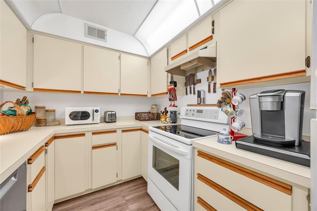 En Venta: $849,900 (5 camas, 3 baños, 3465 Pies cuadrados)