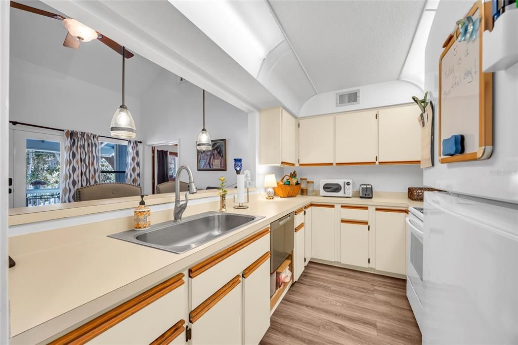 En Venta: $849,900 (5 camas, 3 baños, 3465 Pies cuadrados)
