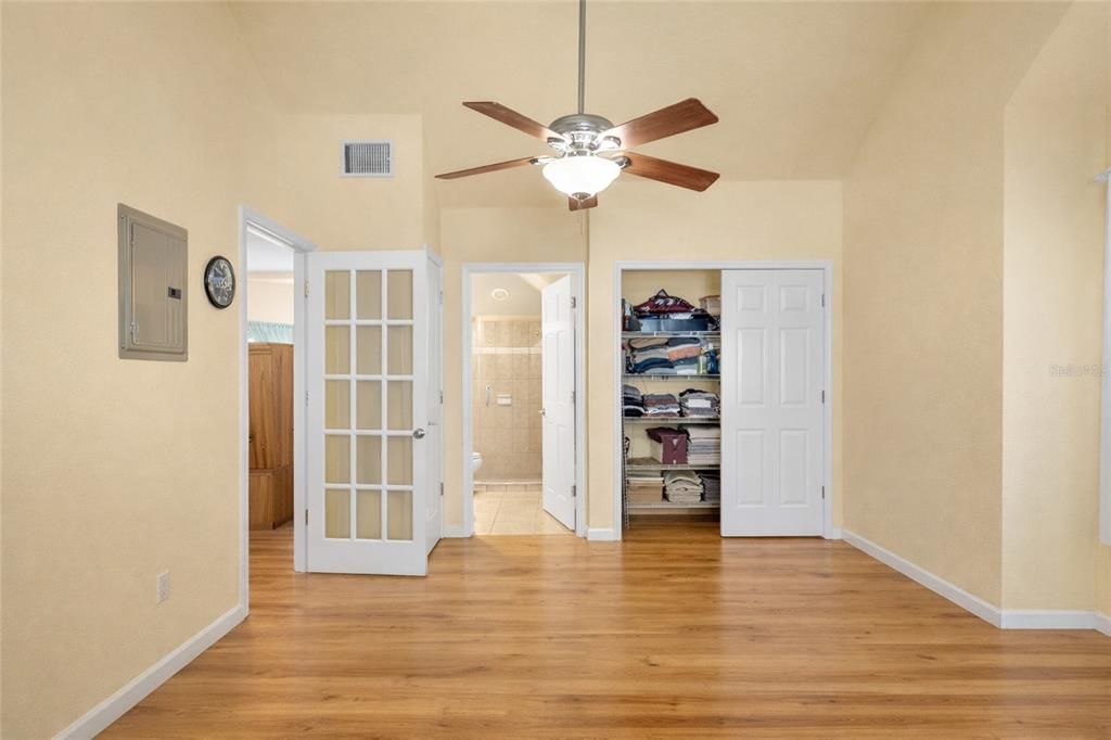 En Venta: $849,900 (5 camas, 3 baños, 3465 Pies cuadrados)