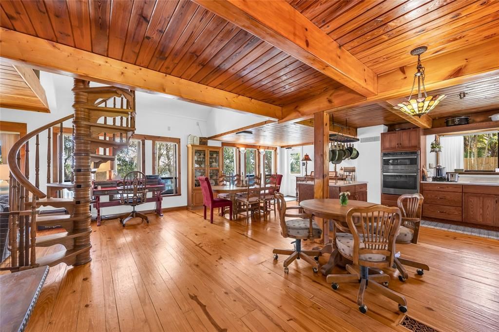 En Venta: $849,900 (5 camas, 3 baños, 3465 Pies cuadrados)