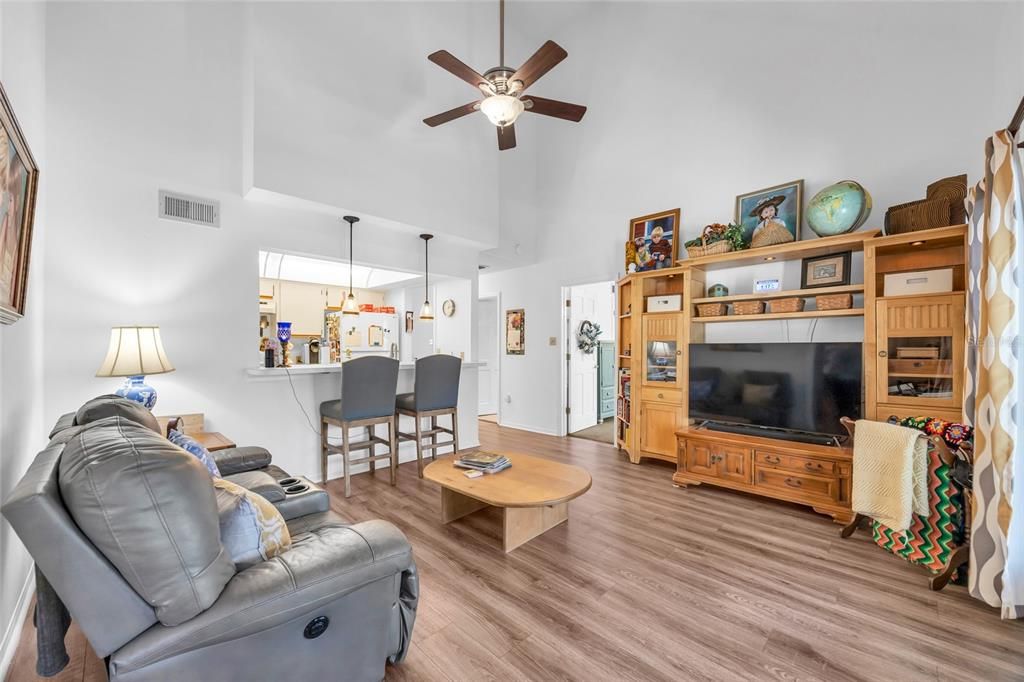 En Venta: $849,900 (5 camas, 3 baños, 3465 Pies cuadrados)