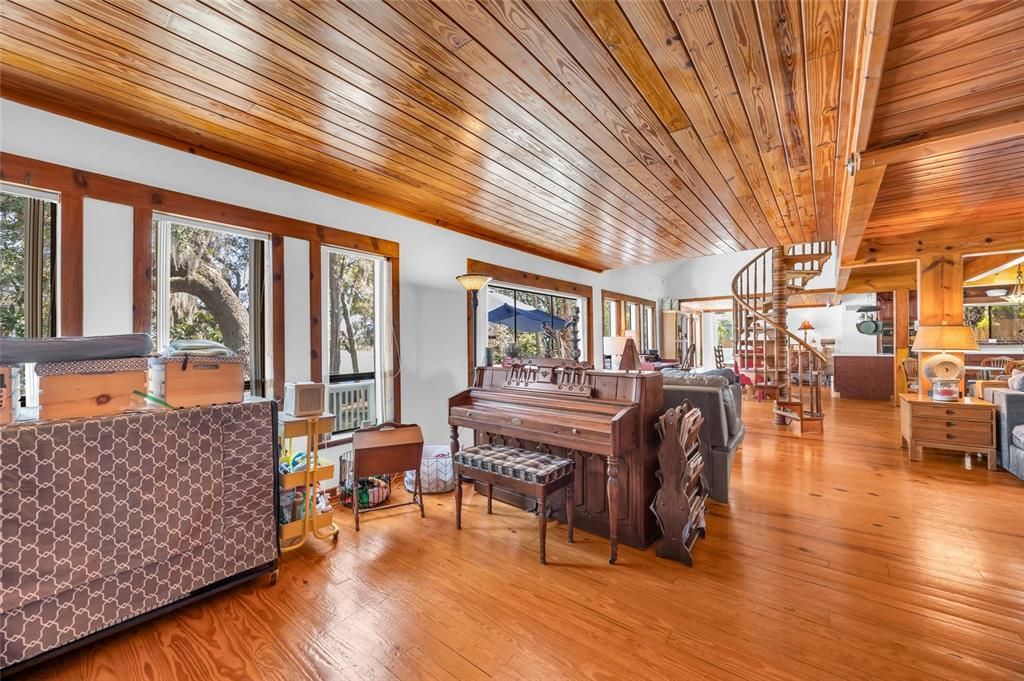 En Venta: $849,900 (5 camas, 3 baños, 3465 Pies cuadrados)