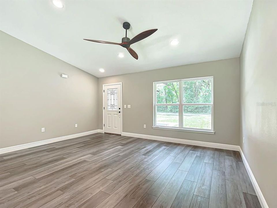 En Venta: $349,900 (3 camas, 2 baños, 1396 Pies cuadrados)