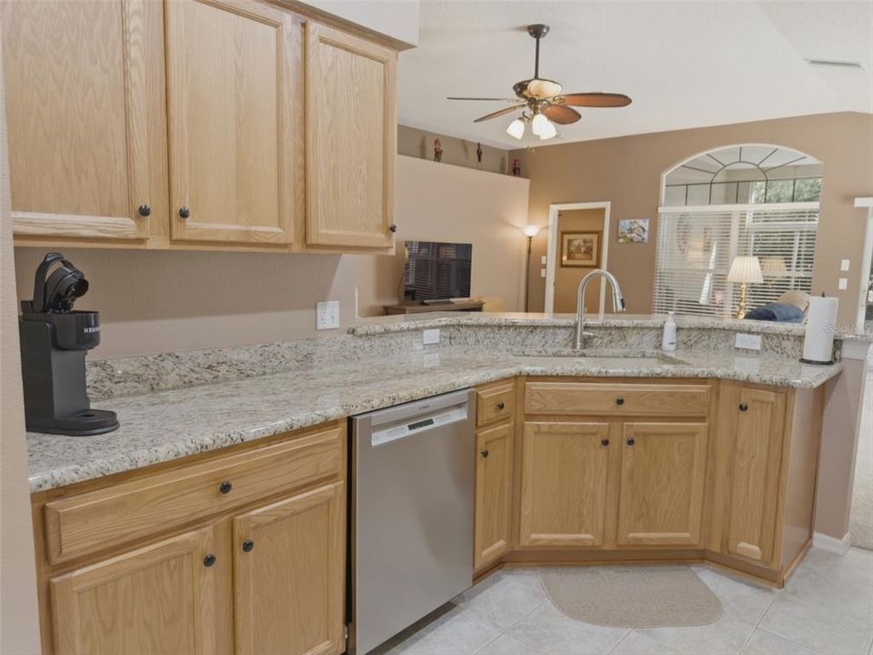 Active With Contract: $279,900 (3 beds, 2 baths, 1683 Square Feet)