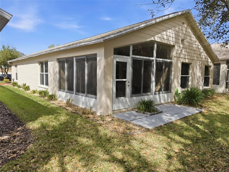 Active With Contract: $279,900 (3 beds, 2 baths, 1683 Square Feet)
