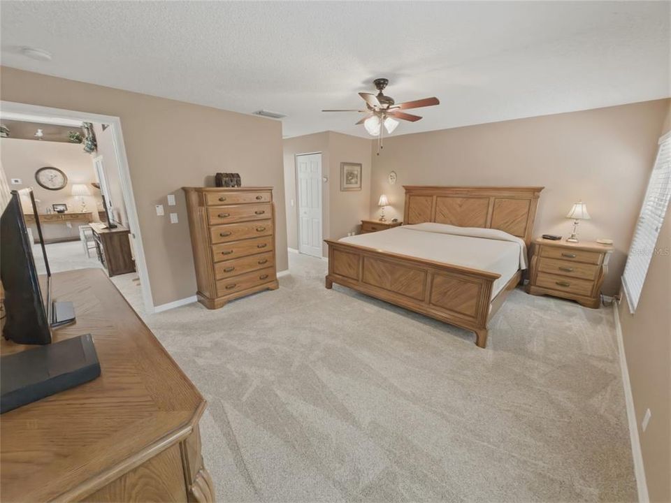 Active With Contract: $279,900 (3 beds, 2 baths, 1683 Square Feet)