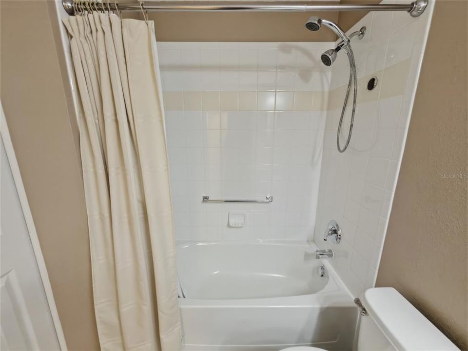 Active With Contract: $279,900 (3 beds, 2 baths, 1683 Square Feet)