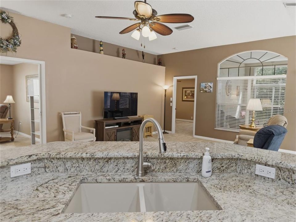 Active With Contract: $279,900 (3 beds, 2 baths, 1683 Square Feet)