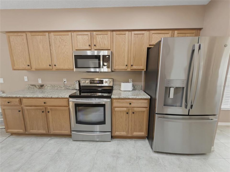 Active With Contract: $279,900 (3 beds, 2 baths, 1683 Square Feet)